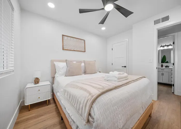 Arcadia Lite Unit 2 King Bed & Patio Apartment Phoenix